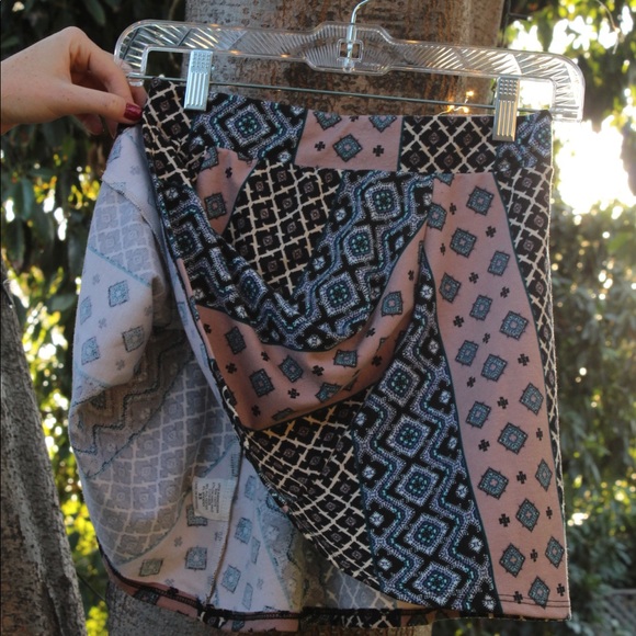 Retro Pattern Flow Skirt - Picture 2 of 2